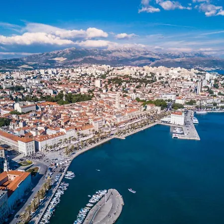 Seaside Deluxe * Jesenice (Split-Dalmatia)